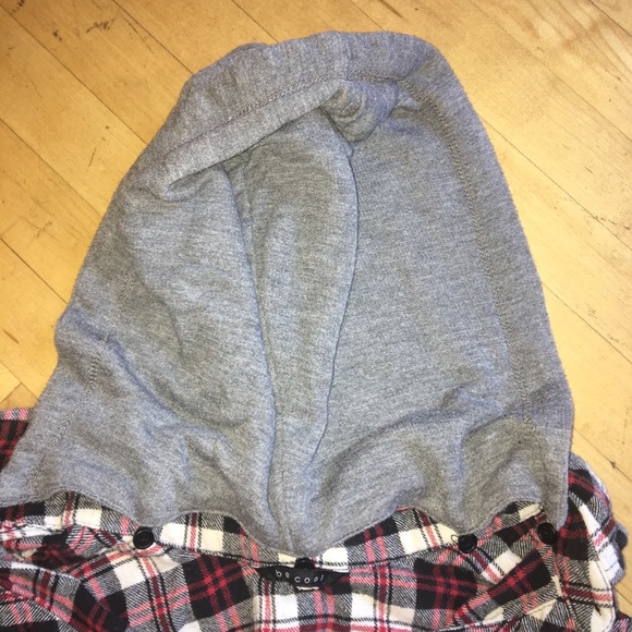 Stripped Flannel With Removable Hood - Picture 5 of 6